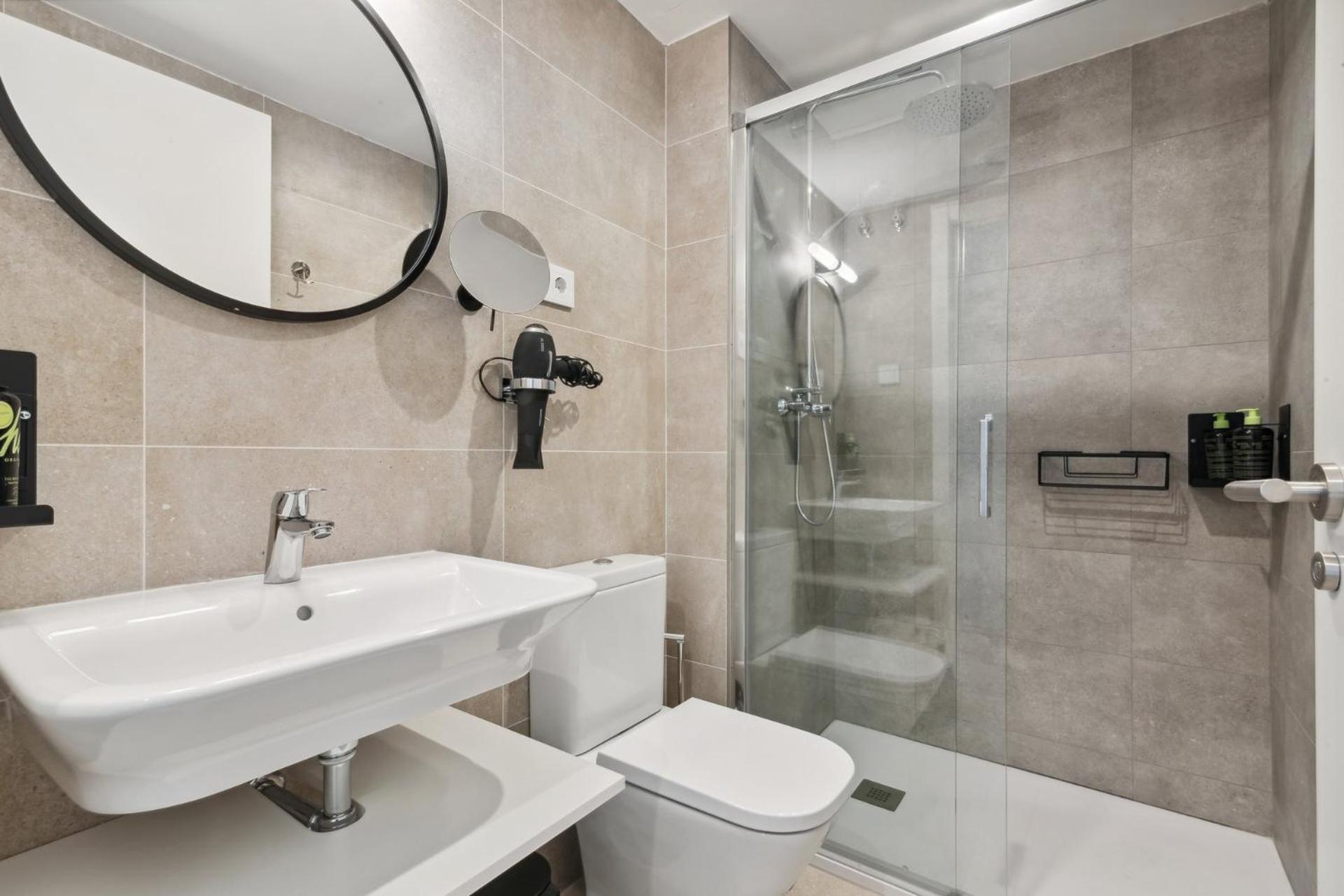 Limehome Valencia Carrer Del Pare Palau I Quer Exterior foto