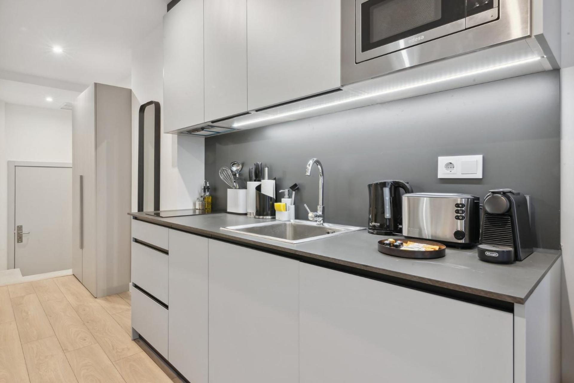 Limehome Valencia Carrer Del Pare Palau I Quer Exterior foto
