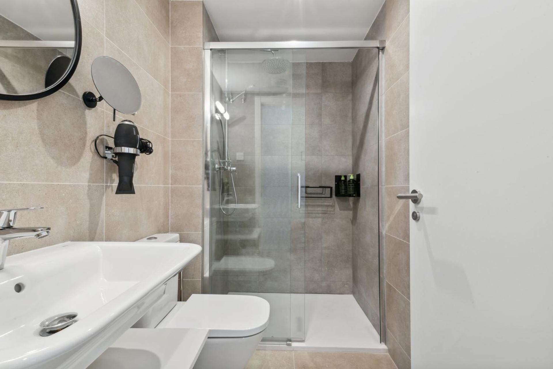 Limehome Valencia Carrer Del Pare Palau I Quer Habitación foto